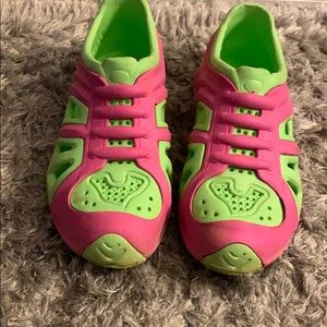 🦄 PINK & GREEN No Label Foam Sneakers Size 39